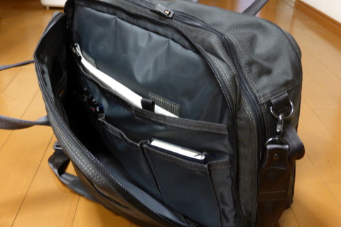 前面ポケットの収納