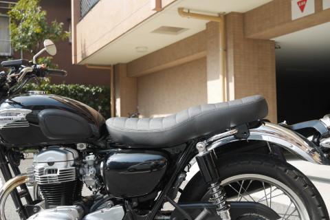 ▲W650 のシート張替え後サイド