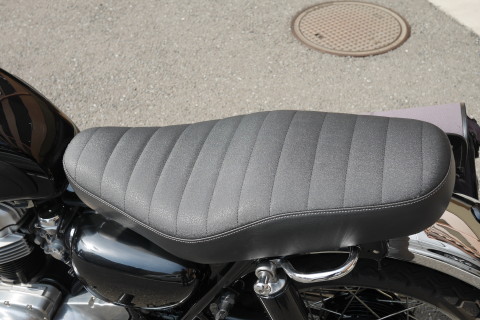 ▲W650 のシート張替え後座面①