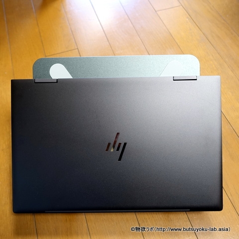 BoyotaノートPCスタンドに15.6インチのノートPCを設置した画像 BoyotaノートPCスタンドに15.6インチのノートPCを設置した画像
