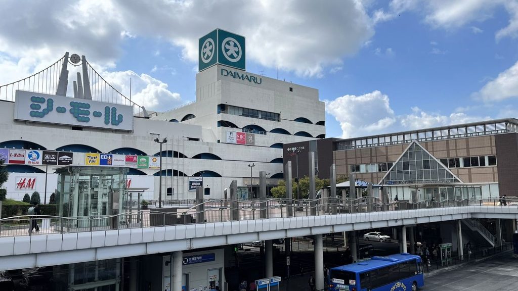 下関駅側から見た大丸下関店とシーモール下関